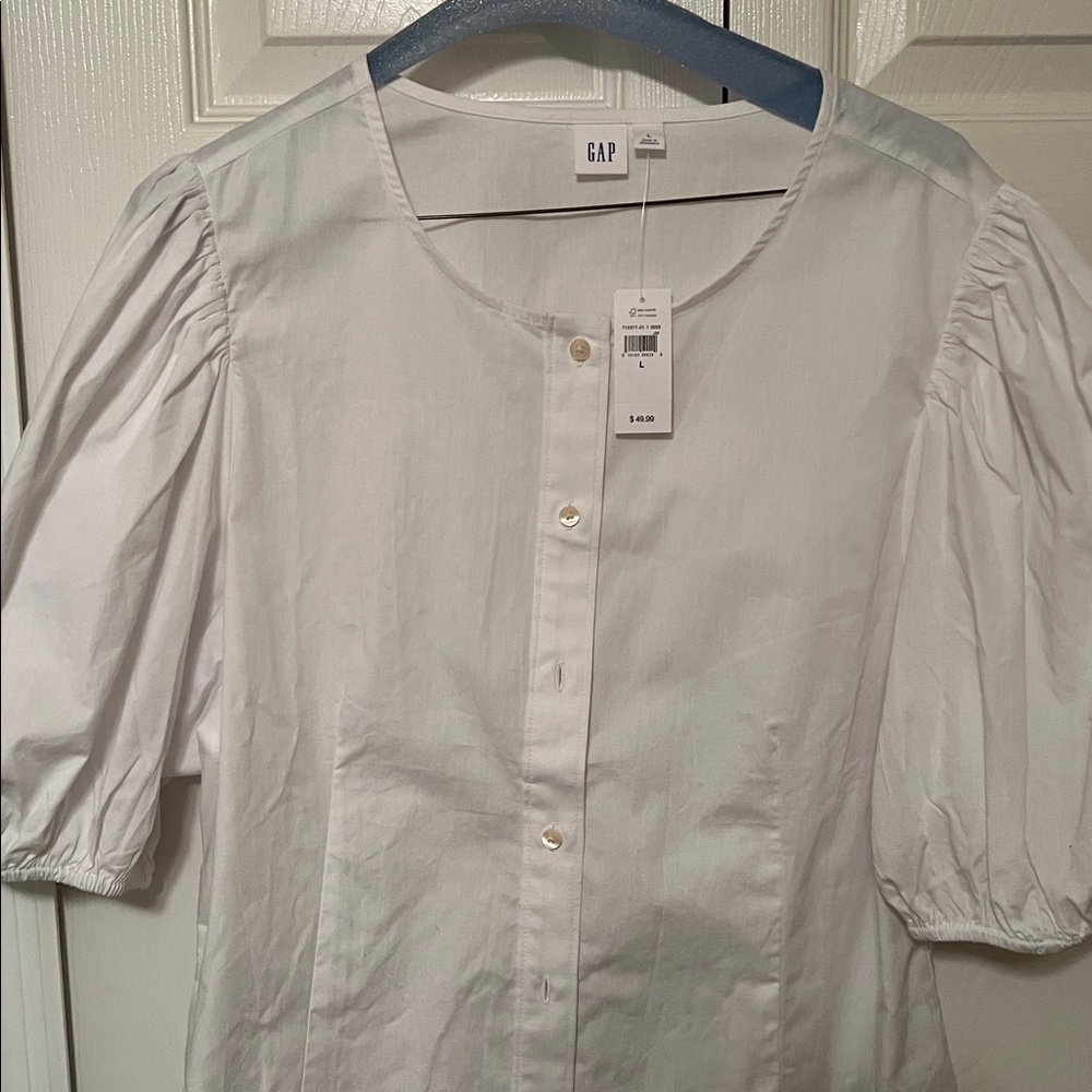 GAP Classic White Button-Up Blouse with puff sleeves. Darted back